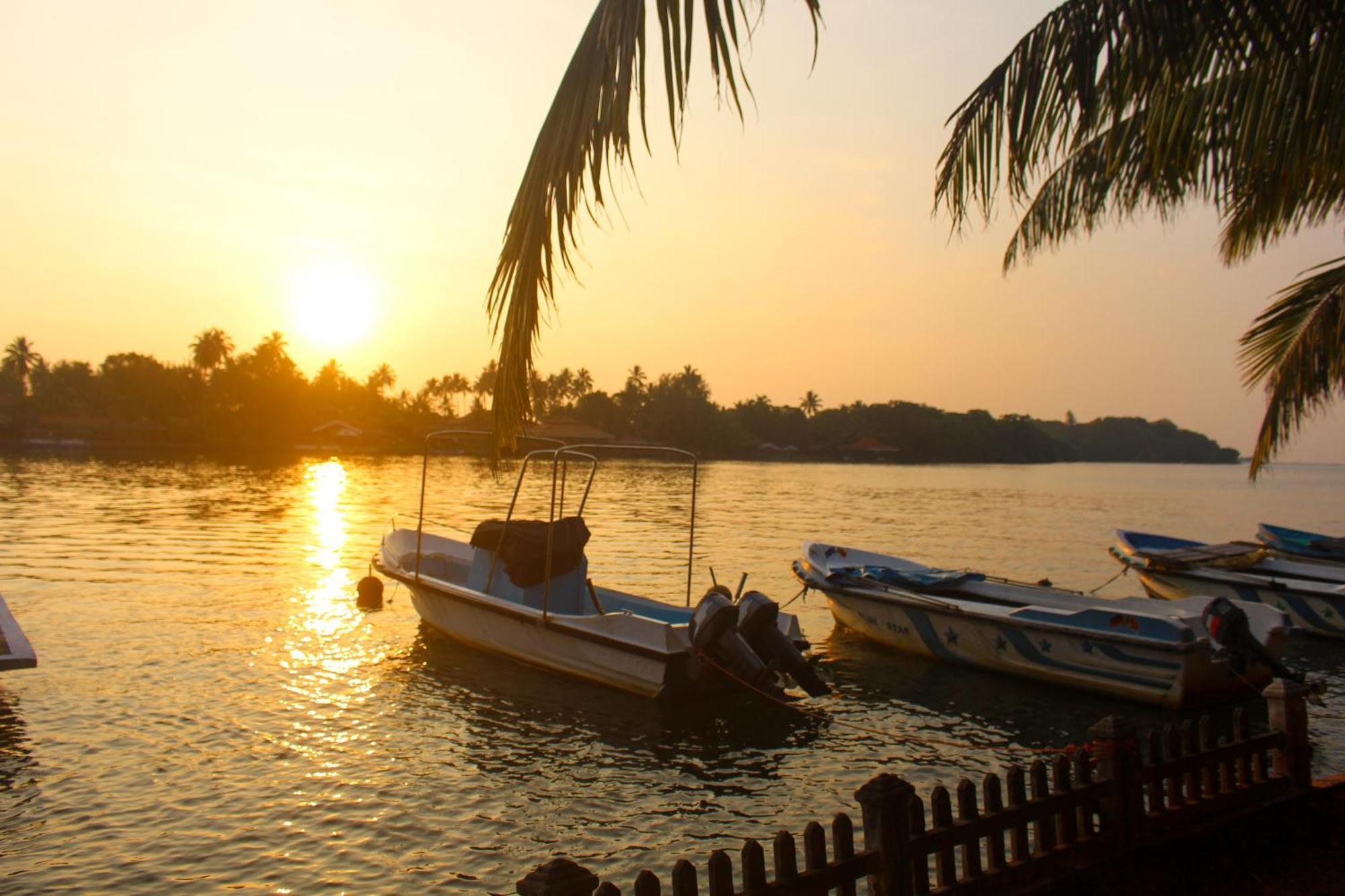 Sunset Araliya Hotel Bentota Aluthgama Ngoại thất bức ảnh